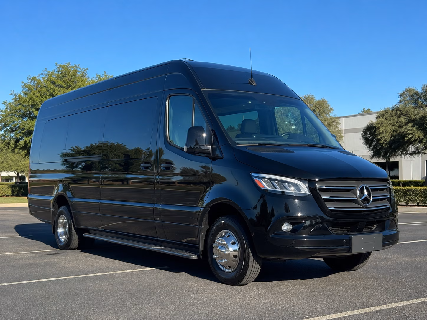 find the perfect transportation for your next airport transfer 5